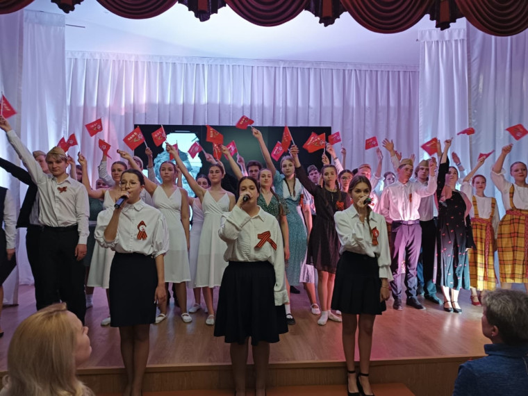 Лицей отметил 80-летие Великой Победы большим праздничным концертом.